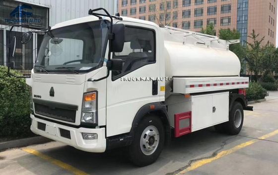3.2 Tons Rear Axle YN4102 3000 Liter HOWO Light Truck
